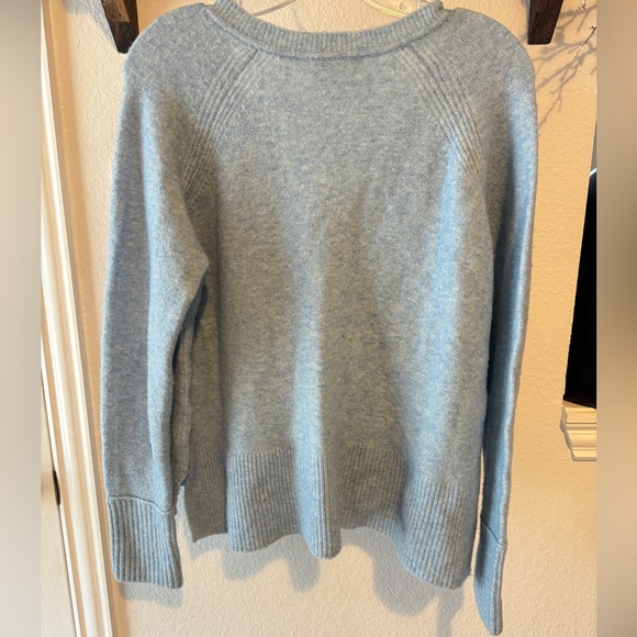 J. Crew V- Neck sweater in supersoft yarn Size L heather blue - Picture 2 of 11